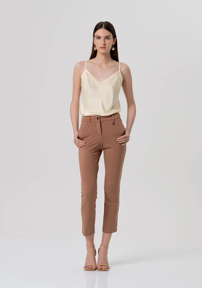 Pantalone regular modello chino in punto milano