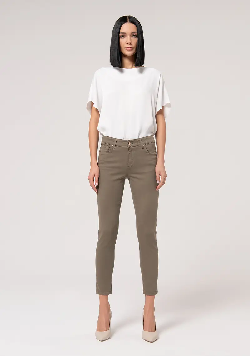 Pantalone slim effetto perfect shape in bull colorato