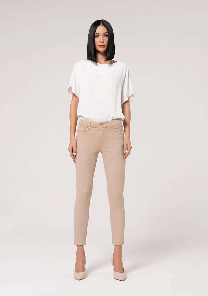 Pantalone slim effetto perfect shape in bull colorato