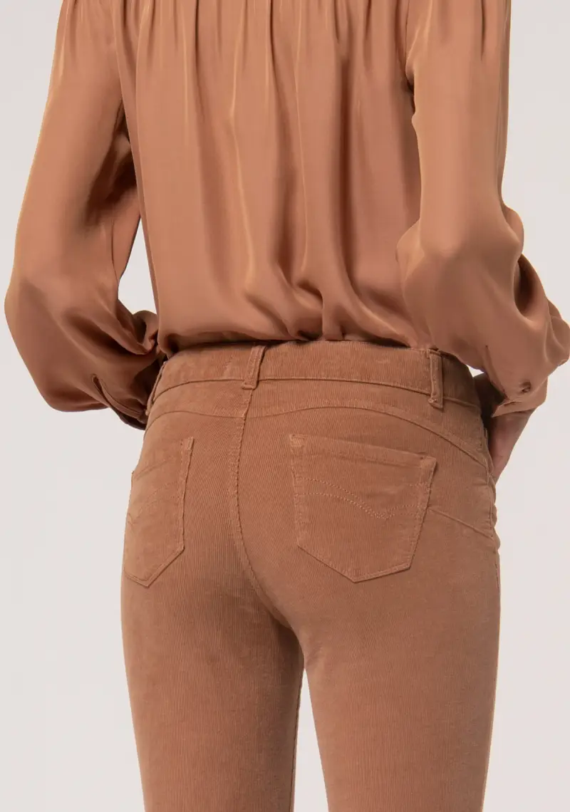 Pantalone slim effetto perfect shape in velluto rigato miniatura 2