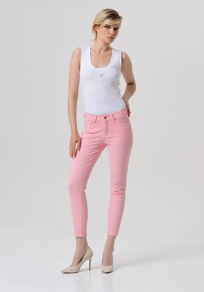 Pantalone slim effetto push up in tessuto bull stretch