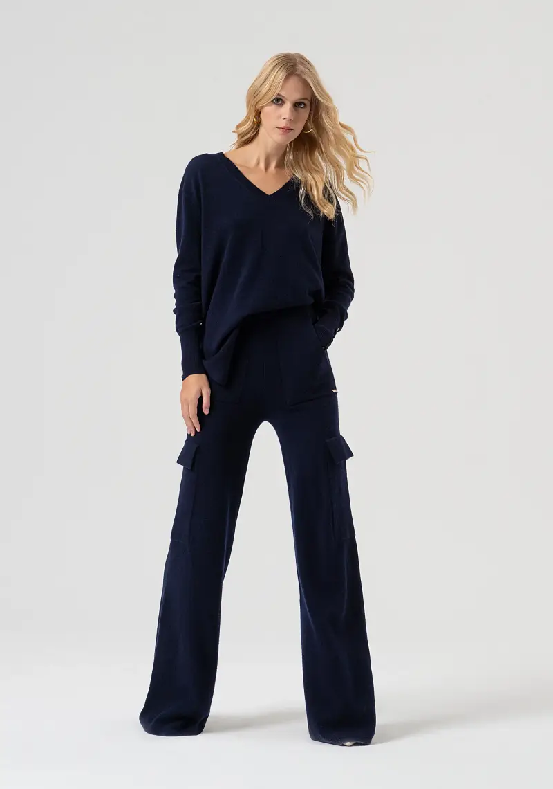 Pantaloni flare in maglia di lana
