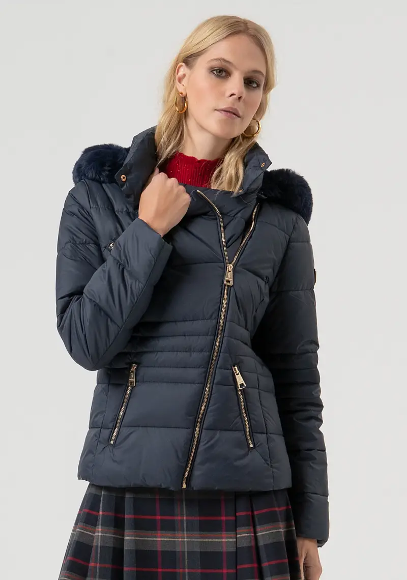 Piumino slim con cappuccio