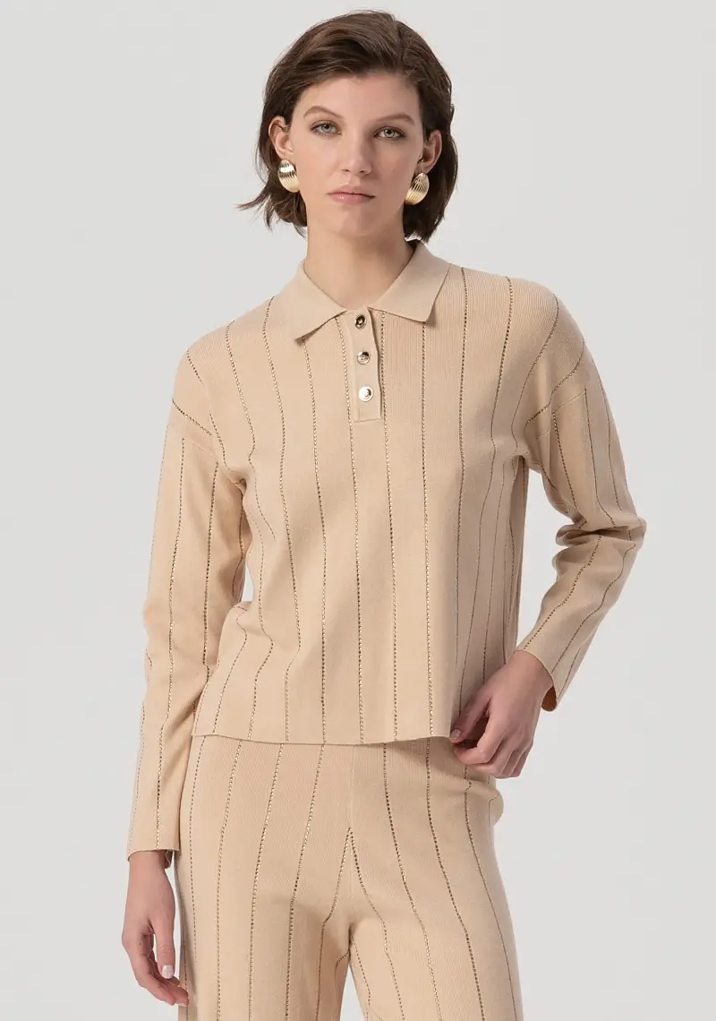 Polo regular in maglia a coste con strass applicati