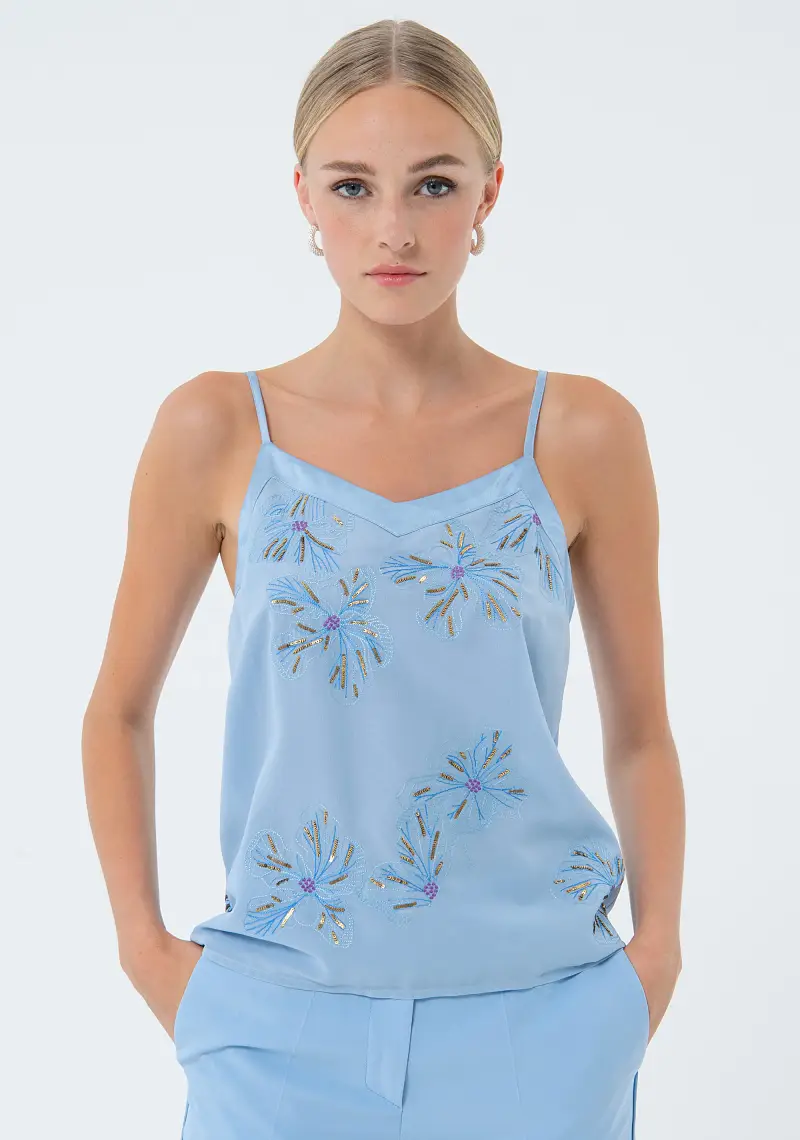 Top senza maniche in georgette ricamata