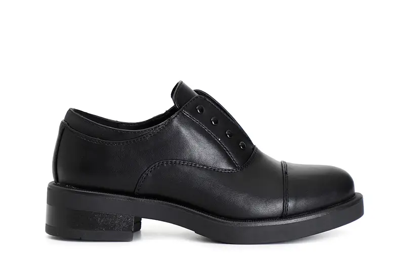 francesina in similpelle con borchie nero 37