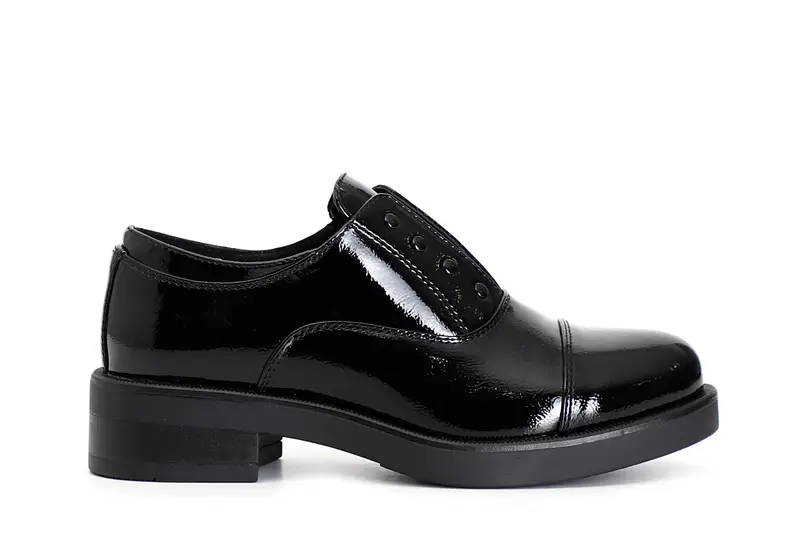 francesina in similpelle effetto vernice con borchie nero 38