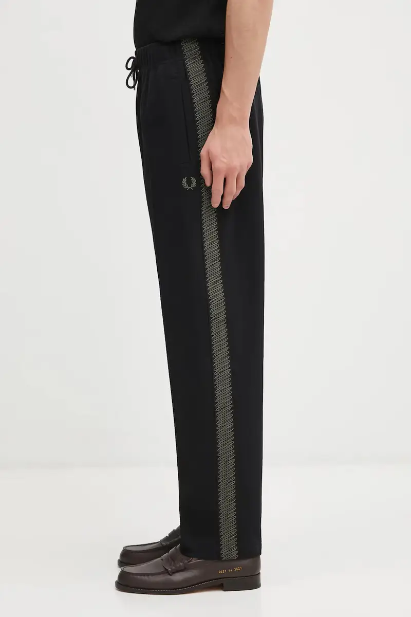 pantaloni tuta uomo colore nero con applicazione T1301