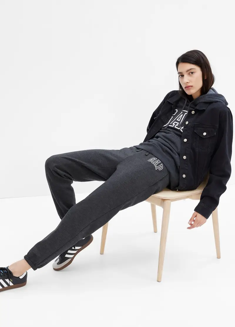 GAP - Joggers in cotone con ricamo logo, , Grigio scuro melange, Taglia XS REGULAR