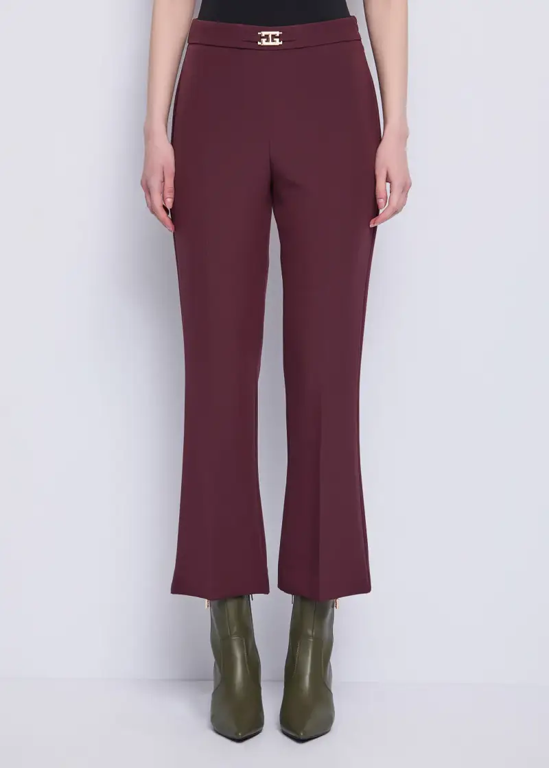 Fashion Pantaloni bordeaux da donna con fibbia logata Rosso