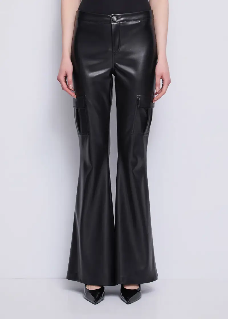 Fashion Pantaloni flare neri da donna in similpelle Nero