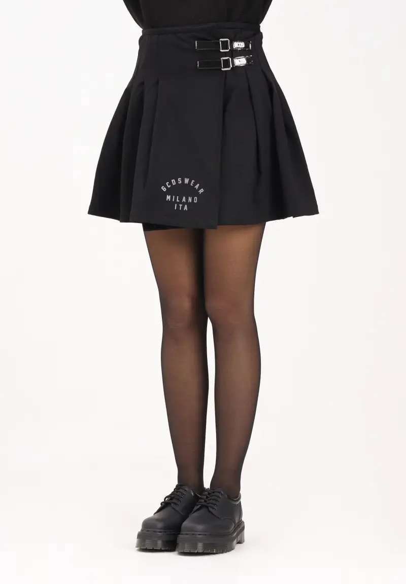 Gonna corta nera da donna dallo stile college