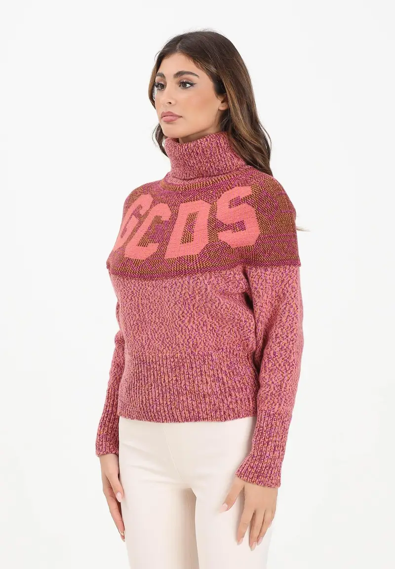 Maglione a collo alto rosa da donna con intarsio logo GCDS