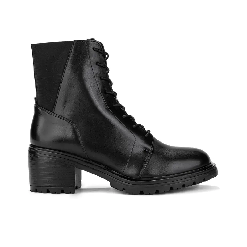 Anfibi neri in pelle con tacco alto largo e lacci