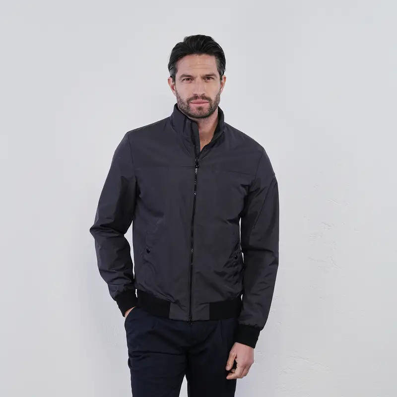 Giacca blu da uomo con zip e tasche