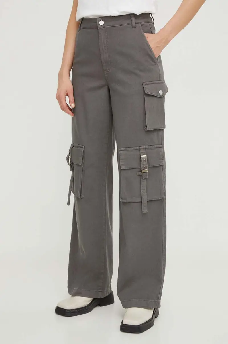 pantaloni donna colore grigio