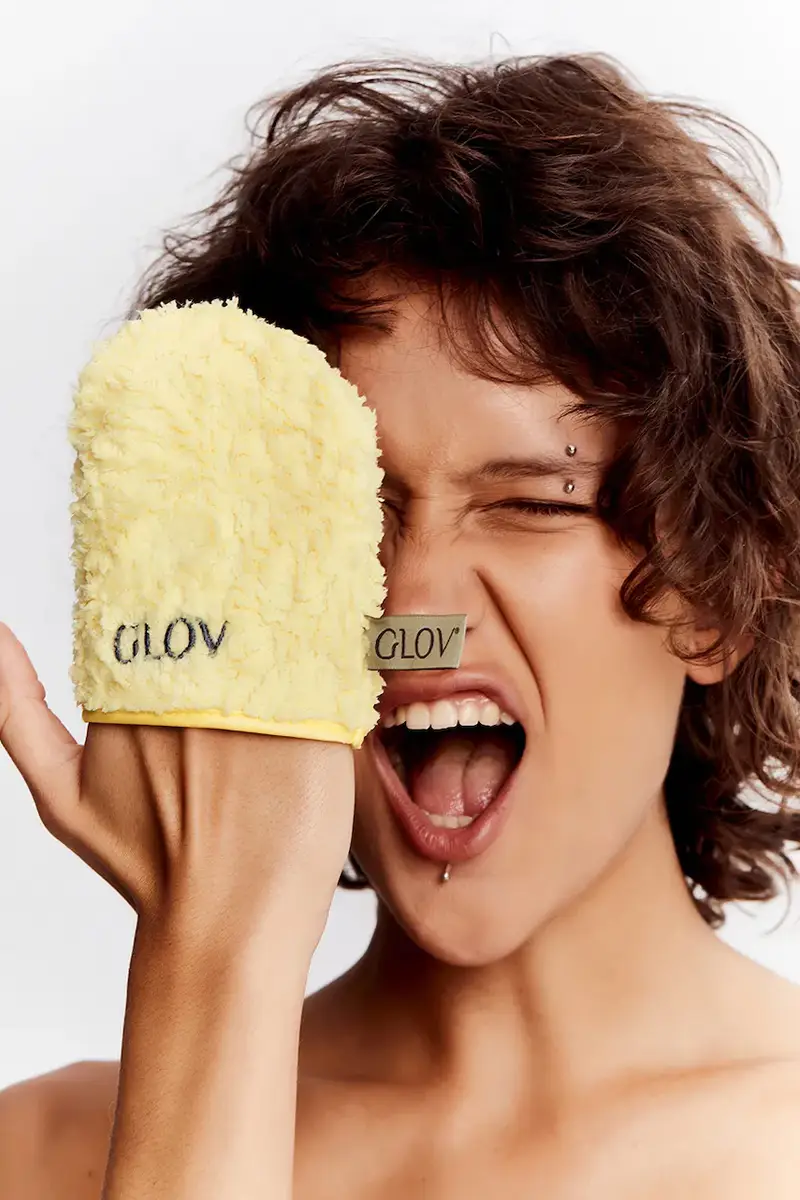 guanto per struccarsi e detergere il viso utilizzando solo acqua ICONIC MITT pacco da 8 Giallo