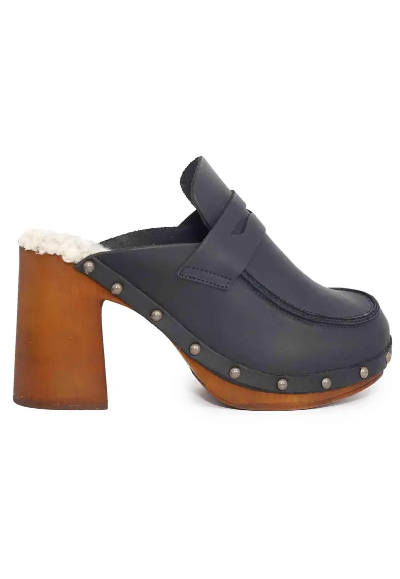 Zoccoli donna in pelle nera con sottopiede in eco fur e tacco alto Donna 8852 001