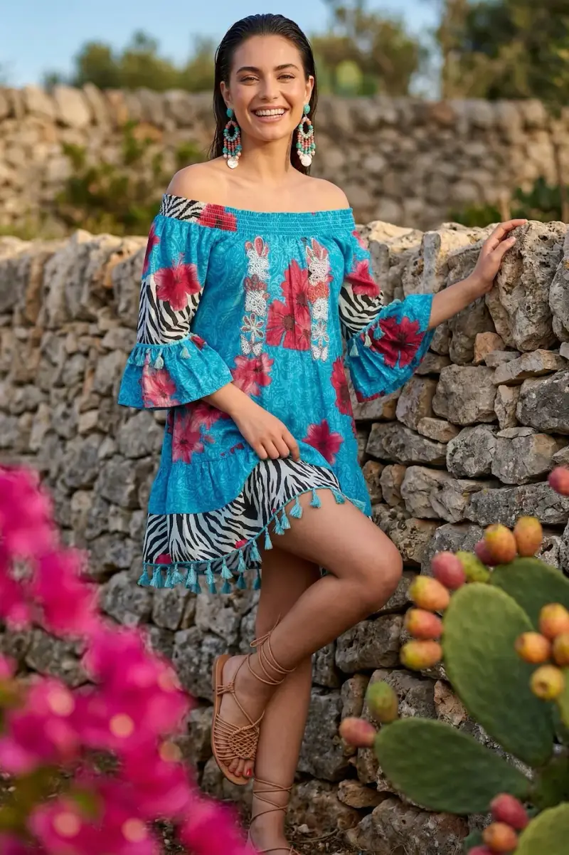 ABITO CON SCOLLO A BARCA | Colore Gerbea |