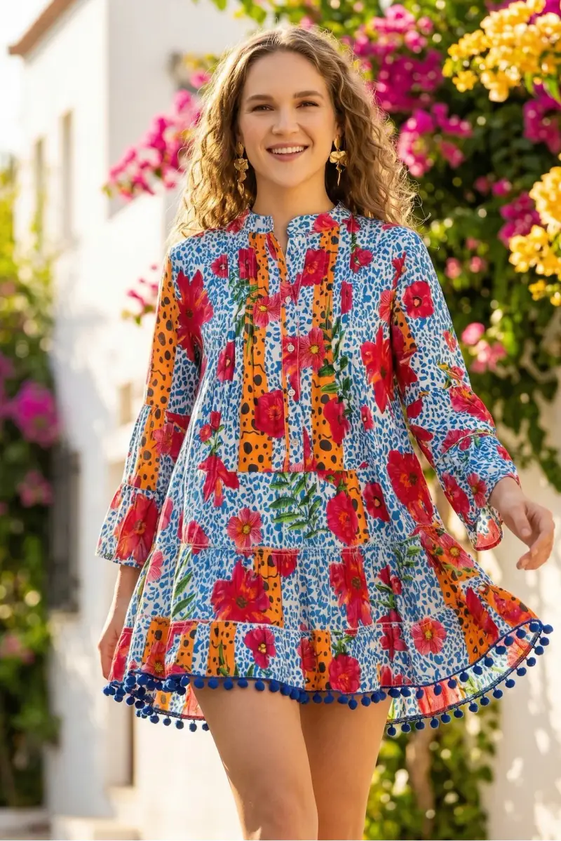 ABITO CORTO CON MANICHE A CAMPANA | Colore Corolle |