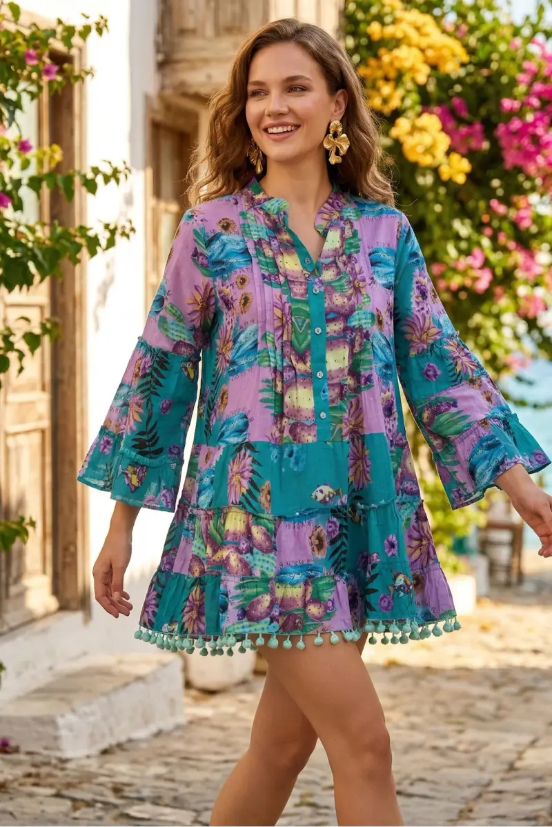 ABITO CORTO CON MANICHE A CAMPANA | Colore Oasi |