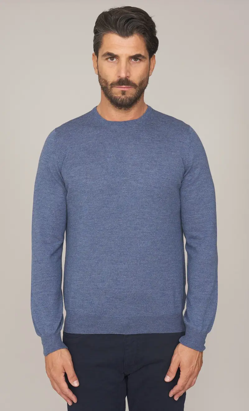 Maglia girocollo gran sasso in lana merino extrafine, colore celeste