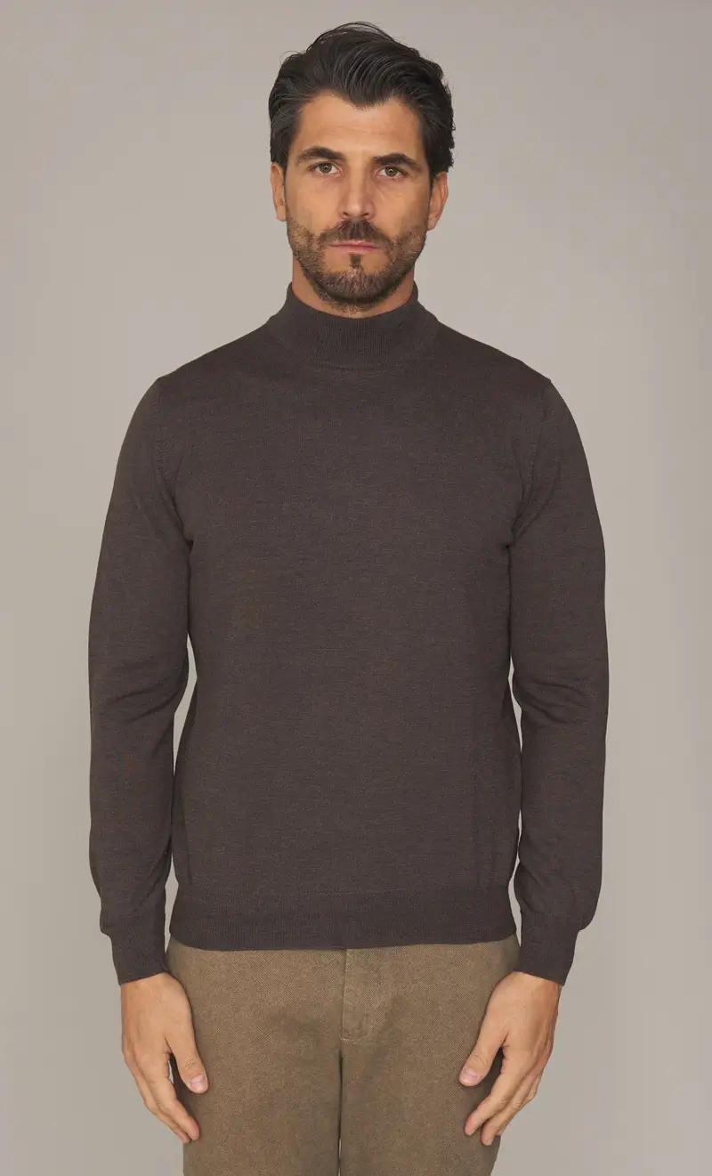 Maglia lupetto gran sasso in lana merino extrafine, colore moro
