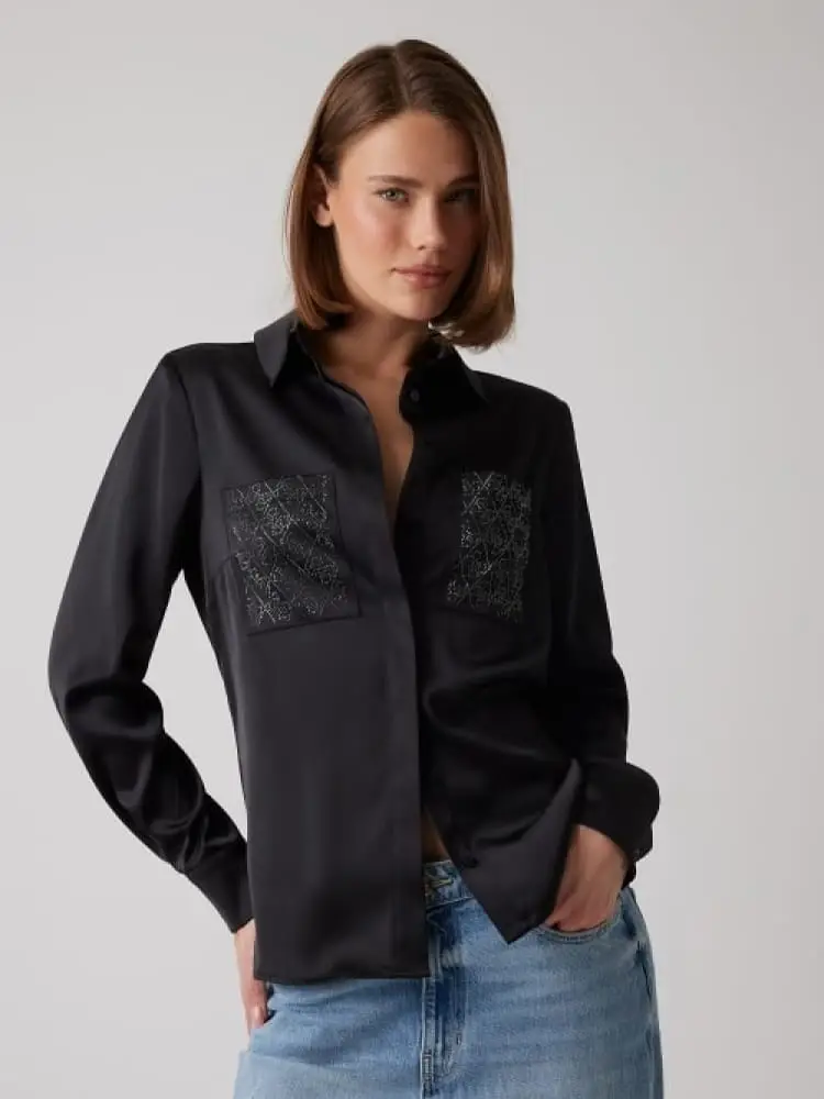 camicia in satin nero marguerite con tasche logo 4g strass