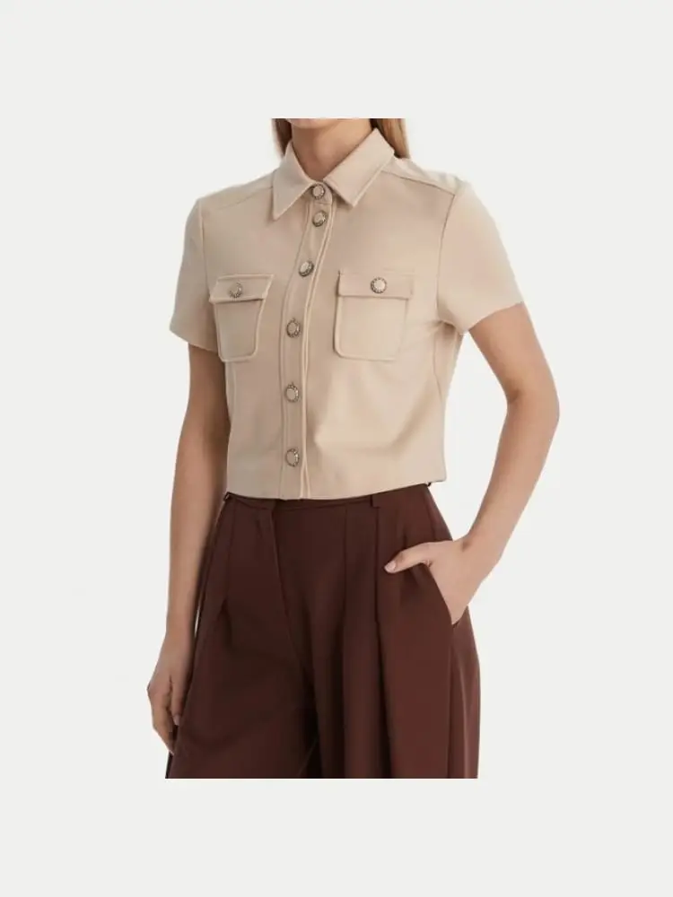 crop top beige con maniche corte colletto e bottoni