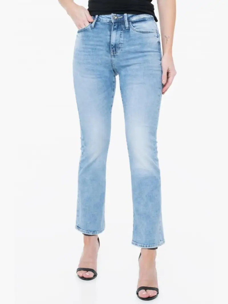 Guess pantalone in denim chiaro donna a zampa logo sul retro