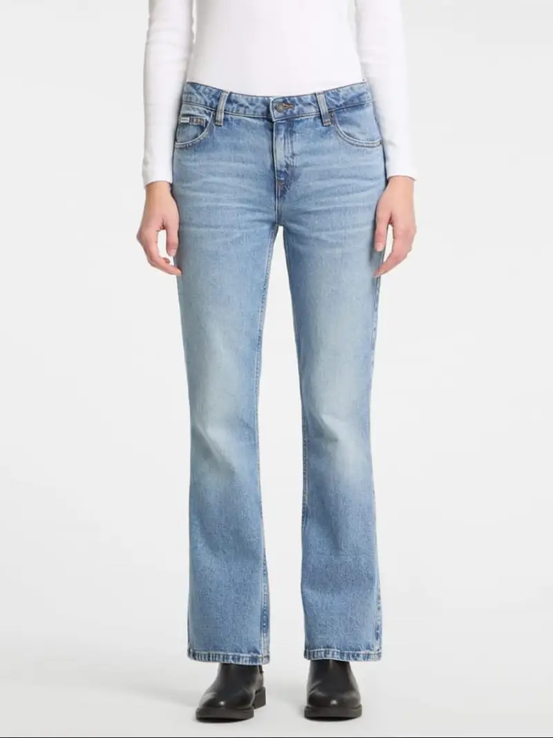 Guess pantalone in denim donna chiaro in cotone patch logo sul retro