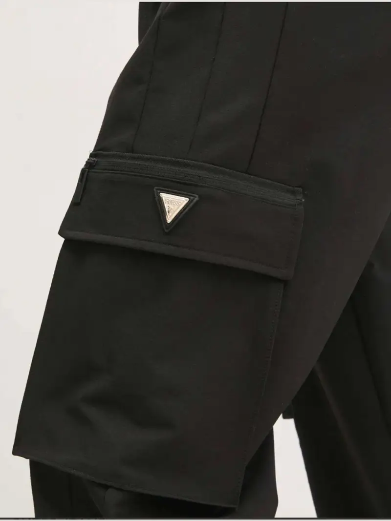 Guess pantalone nero donna cargo mini logo sul lato miniatura 2