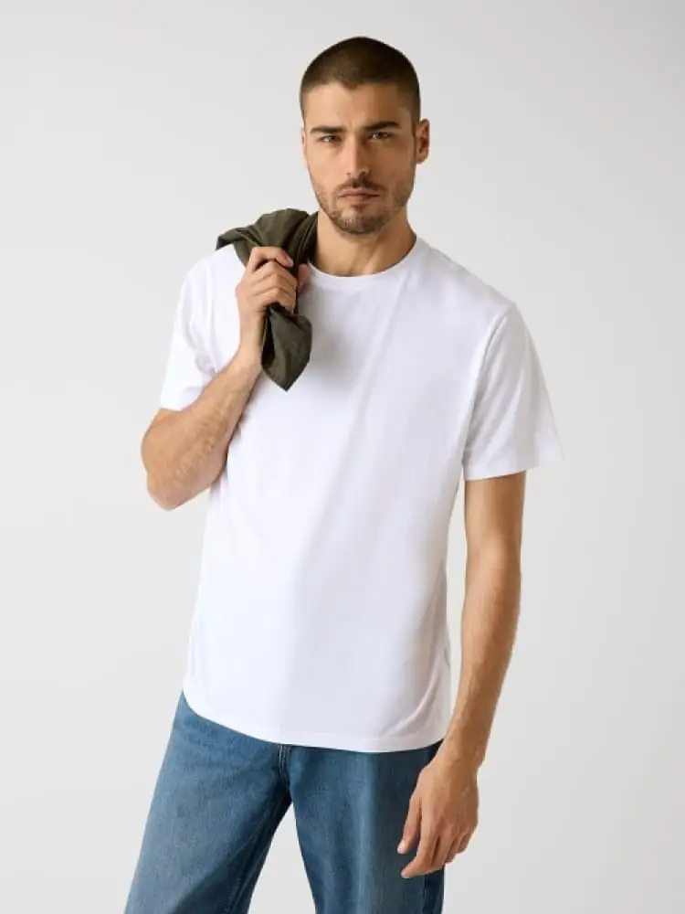 Guess t-shirt in modal bianco con logo sulla manica