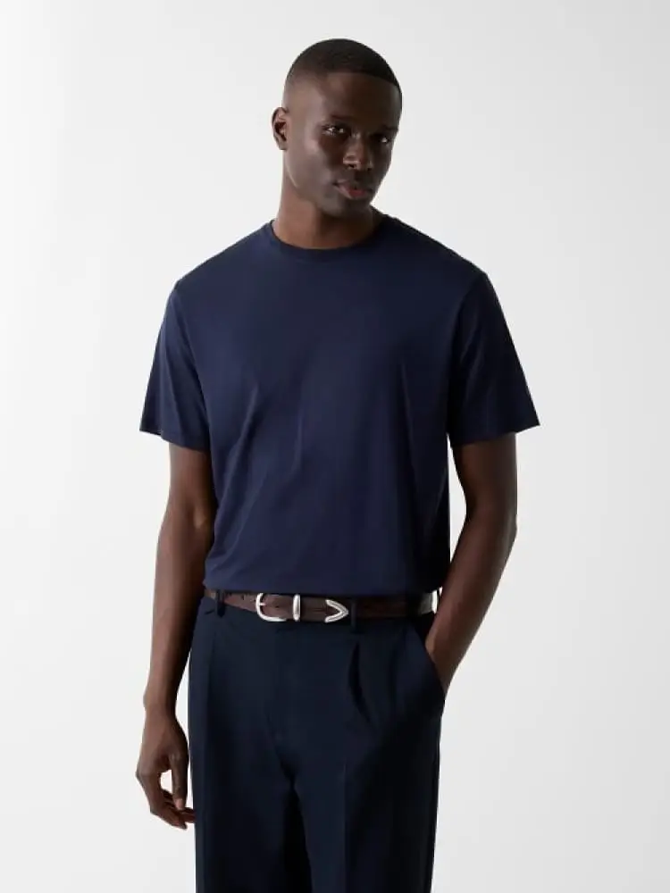 Guess t-shirt in modal blu con logo sulla manica