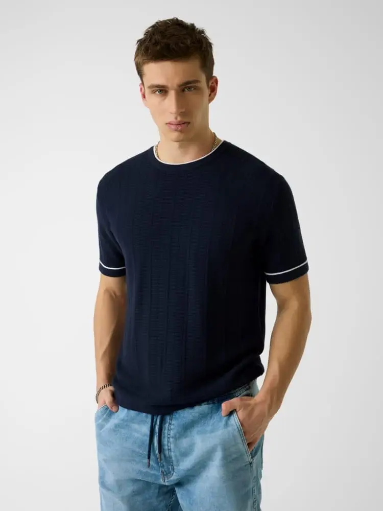 t-shirt uomo in maglia blu con perfili a contrasto miniatura 2