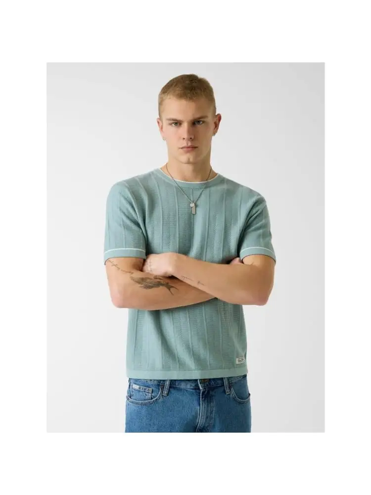 t-shirt uomo in maglia verde acqua con perfili a contrasto