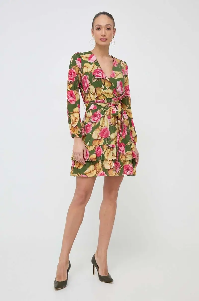 vestito con aggiunta di seta colore verde