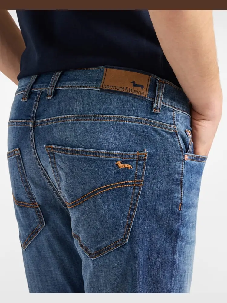 jeans uomo 5 tasche narrow fit in denim blu medio con logo miniatura 3