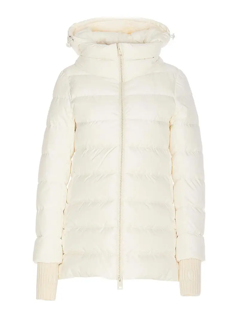 Piumino bianco a forma di A