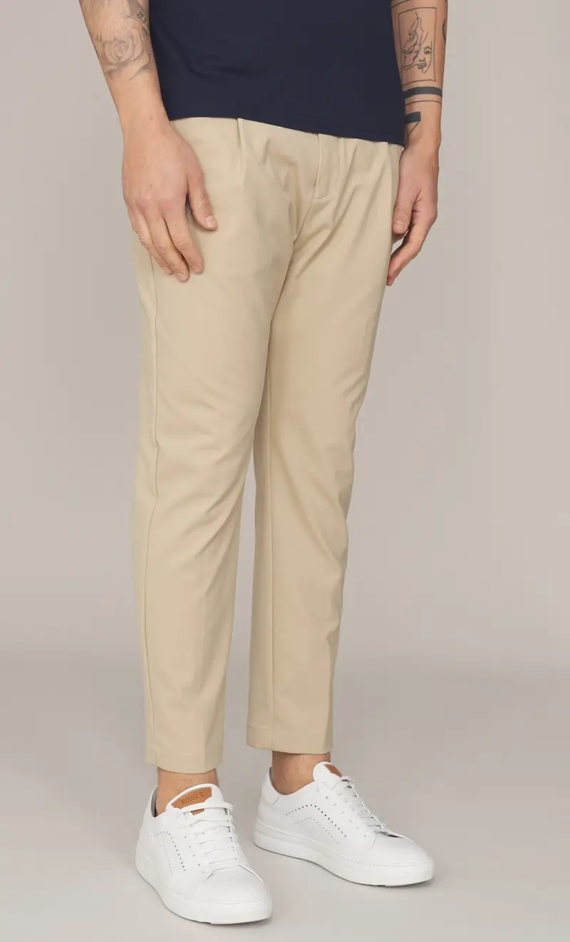 Pantalone tecnico hèskimo con pinces vita elasticizzata, colore beige