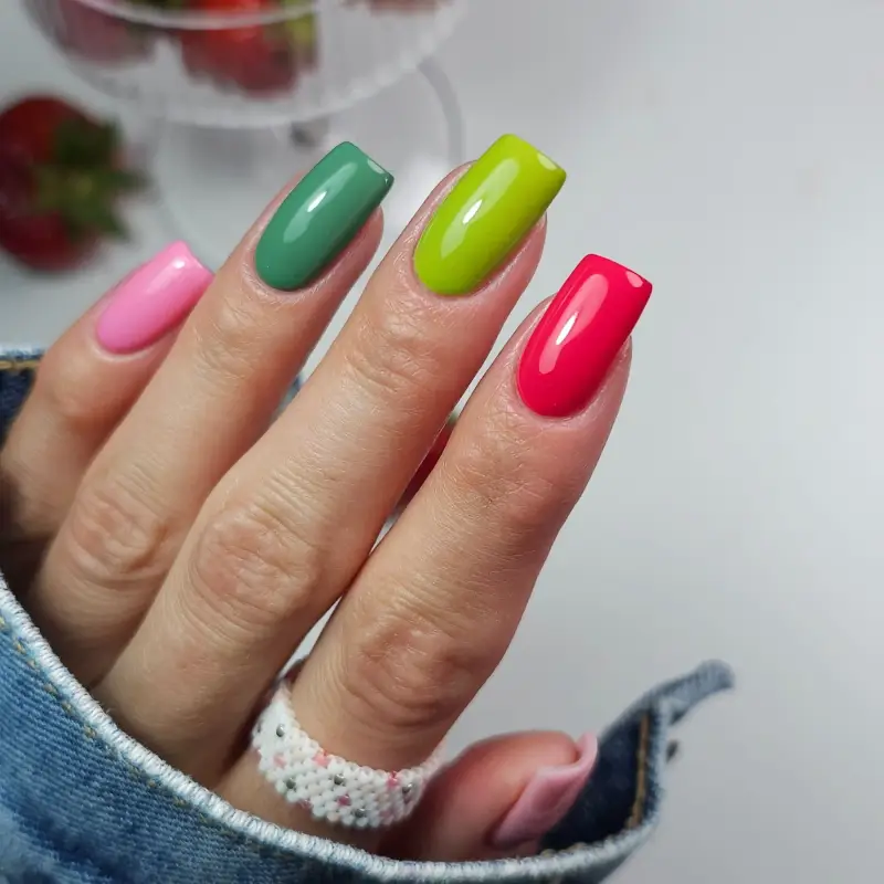 UV Gel Polish Strawberrymania Smalto Semipermanente #370 Leaf Green - Smalto gel e semipermanente #370 Leaf Green miniatura 4