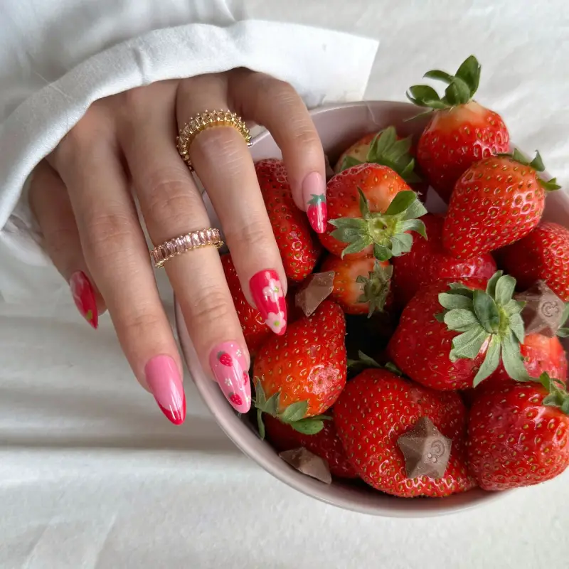 UV Gel Polish Strawberrymania Smalto Semipermanente #373 Berry Sweet - Smalto gel e semipermanente #373 Berry Sweet miniatura 3