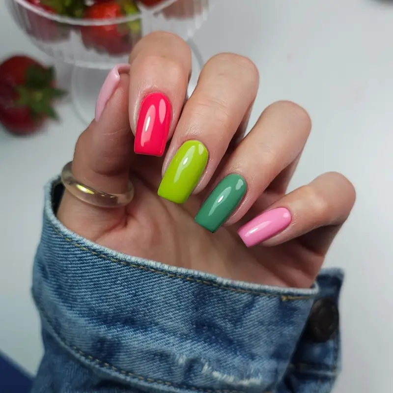 UV Gel Polish Strawberrymania Smalto Semipermanente #373 Berry Sweet - Smalto gel e semipermanente #373 Berry Sweet miniatura 4