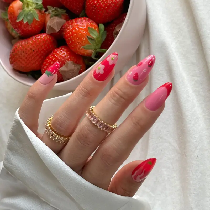 UV Gel Polish Strawberrymania Smalto Semipermanente #374 Strawberry Red - Smalto gel e semipermanente #374 Strawberry Red miniatura 3