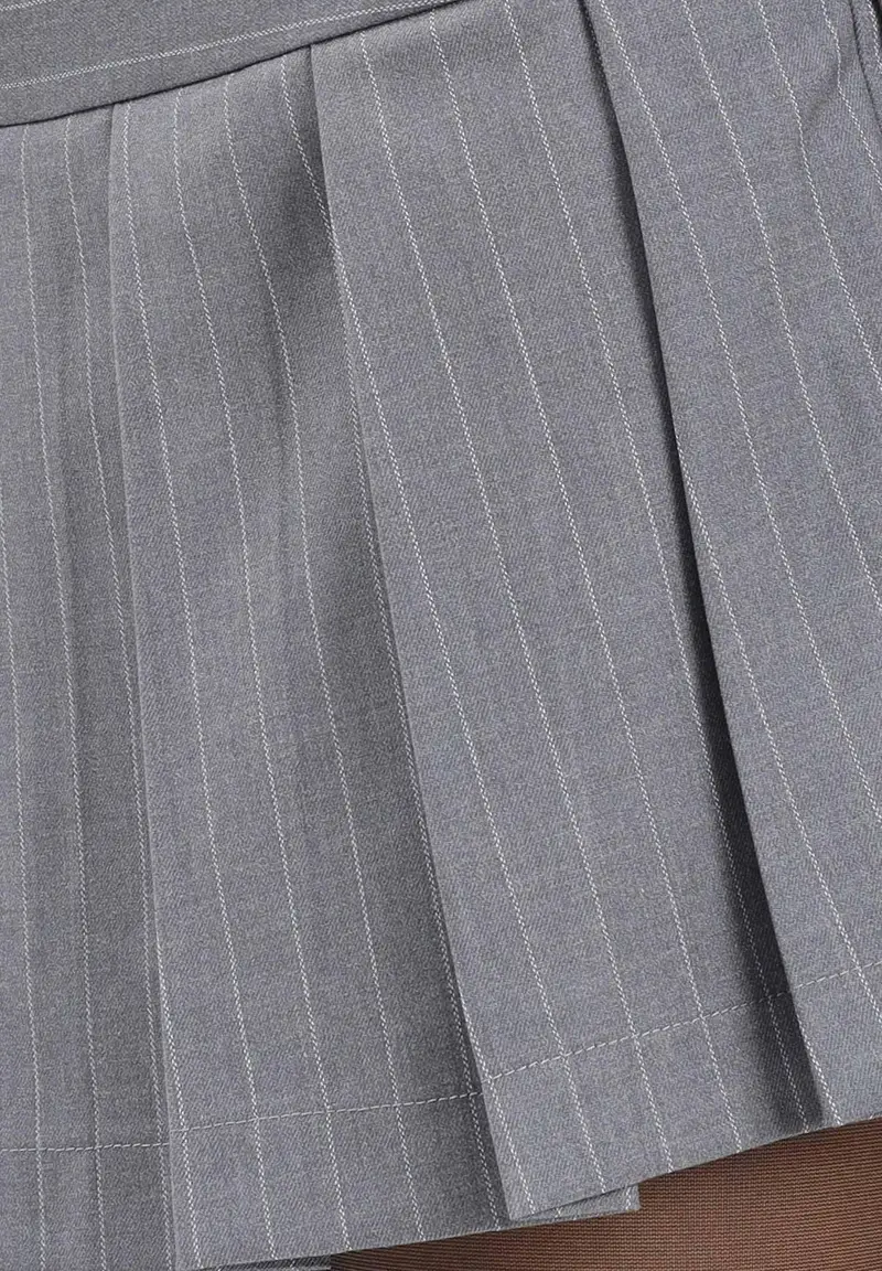 Gonna corta grigia da donna con sottile fantasia gessata miniatura 3