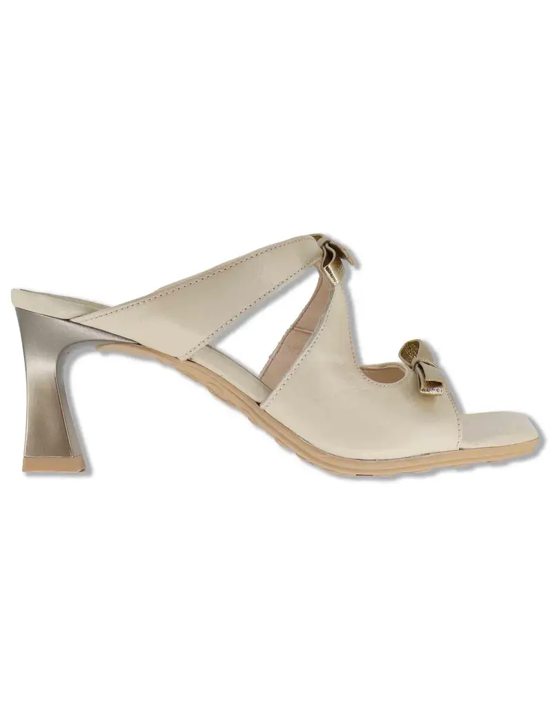 Sandali in pelle off white con riporti platino e tacco alto Donna BHV264701 BUTTER