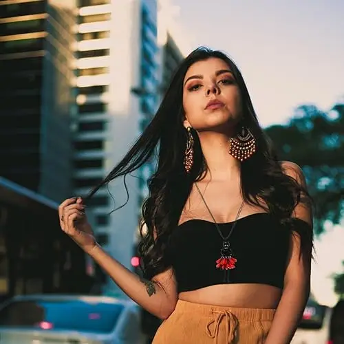 Holibanna Collana Lunga Rossa Con Ciondolo a Forma Di Bambola in Cristallo Per Ragazze Regalo Perfetto Per Occasioni miniatura 3