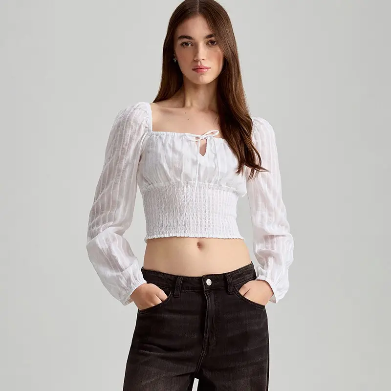 Blusa con maniche a sbuffo