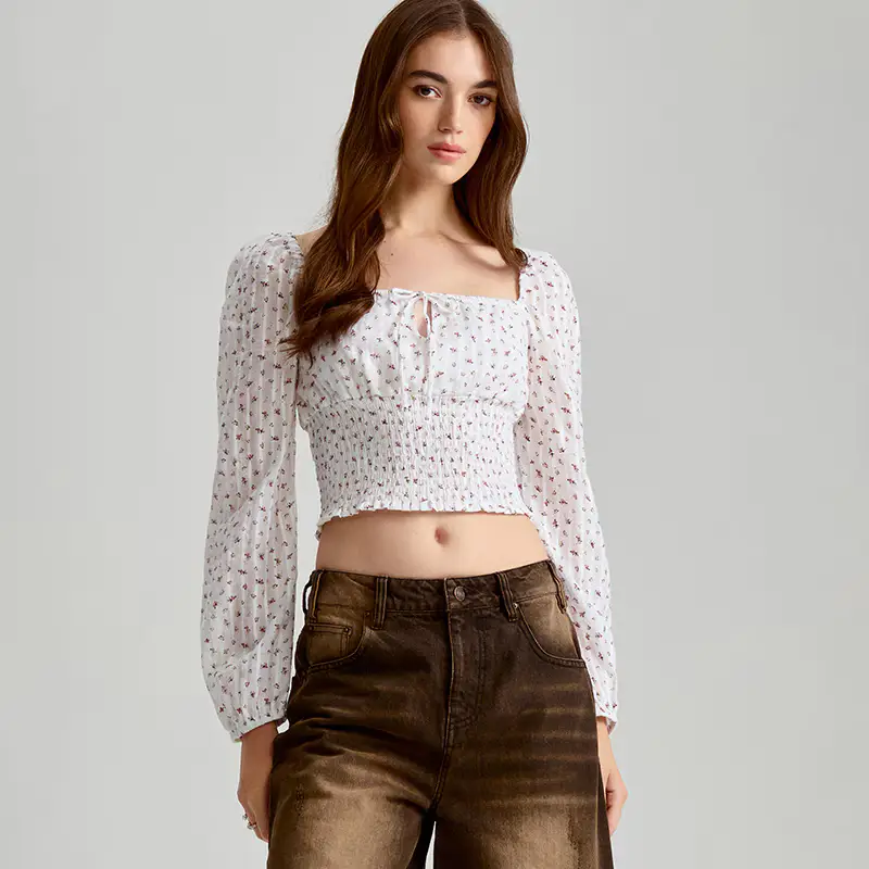 Blusa con maniche a sbuffo