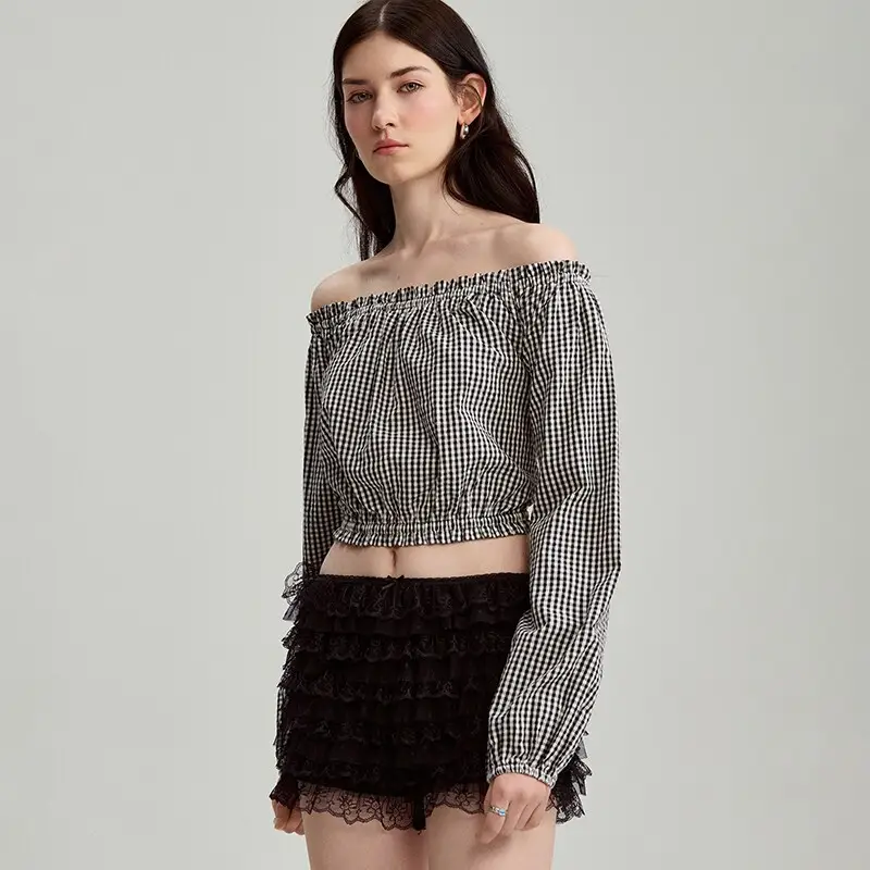 Blusa corta a maniche lunghe